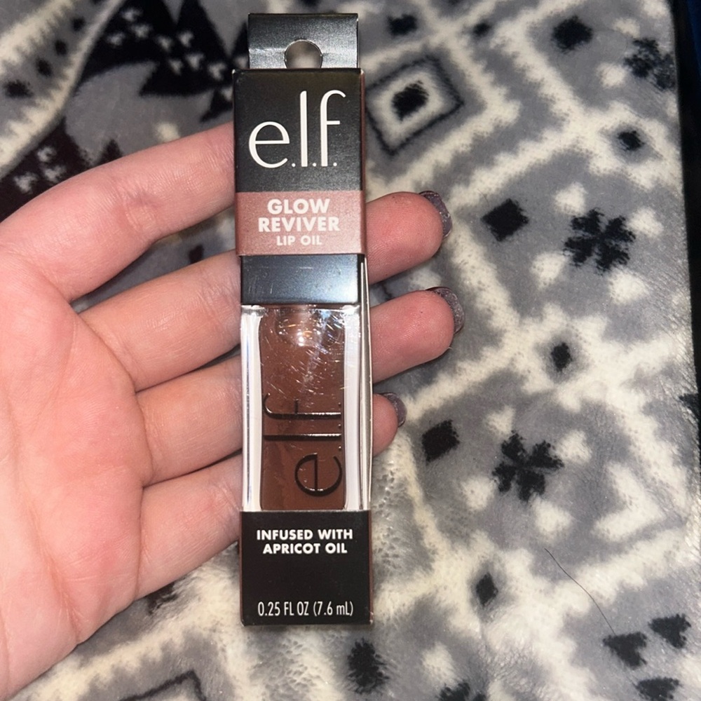 e.l.f. Glow Reviver Lip Oil
Color:Honey Talks